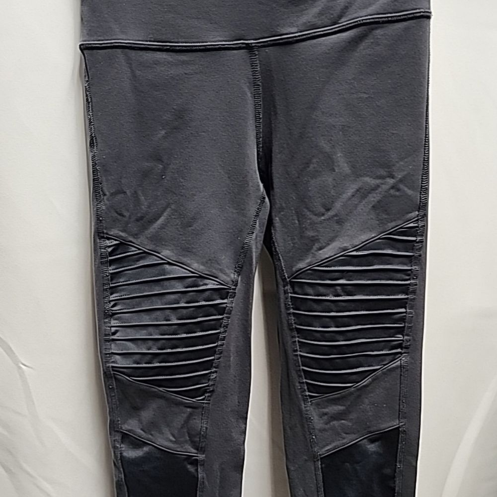 ALO YOGA  Moto Sport Leggings with Mesh Panels in Anthracite Sz XS - Picture 2 of 13